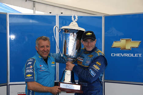 Et par glade vindere, teamchef Kent Bo Steffensen og Michael Outzen.